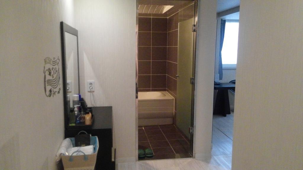 Geoje Win Hotel Quarto foto